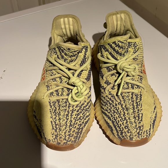 Yeezy boosts yellow - Picture 2 of 4